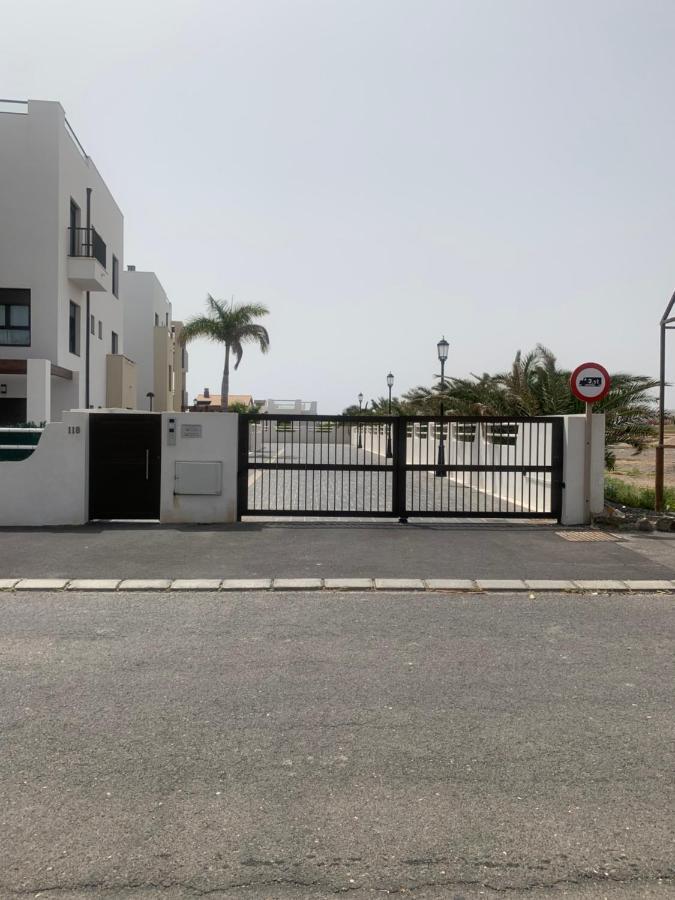 Sunny Luxury Apartment With Two Great Sunny - Level Terraces, Two Swimming Pools, In A New Complex Pueblo Majorero, Close To Fuerteventura Golf Club, Next To The Beach , Atlantico Shopping Mall And Casino In Caleta de Fuste Extérieur photo